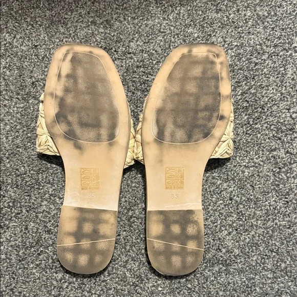 Vici | Selenah Woven Raffia Flat Sandals - Picture 5 of 6